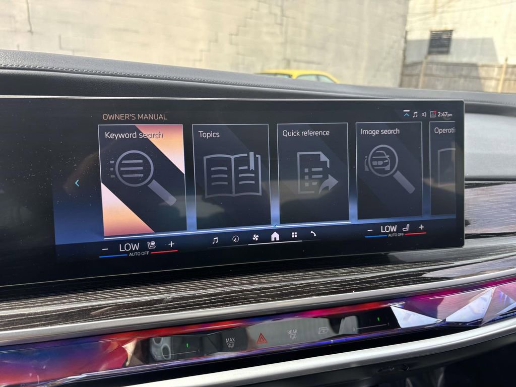 Used 2025 BMW 740i xDrive AWD/4WD image 31