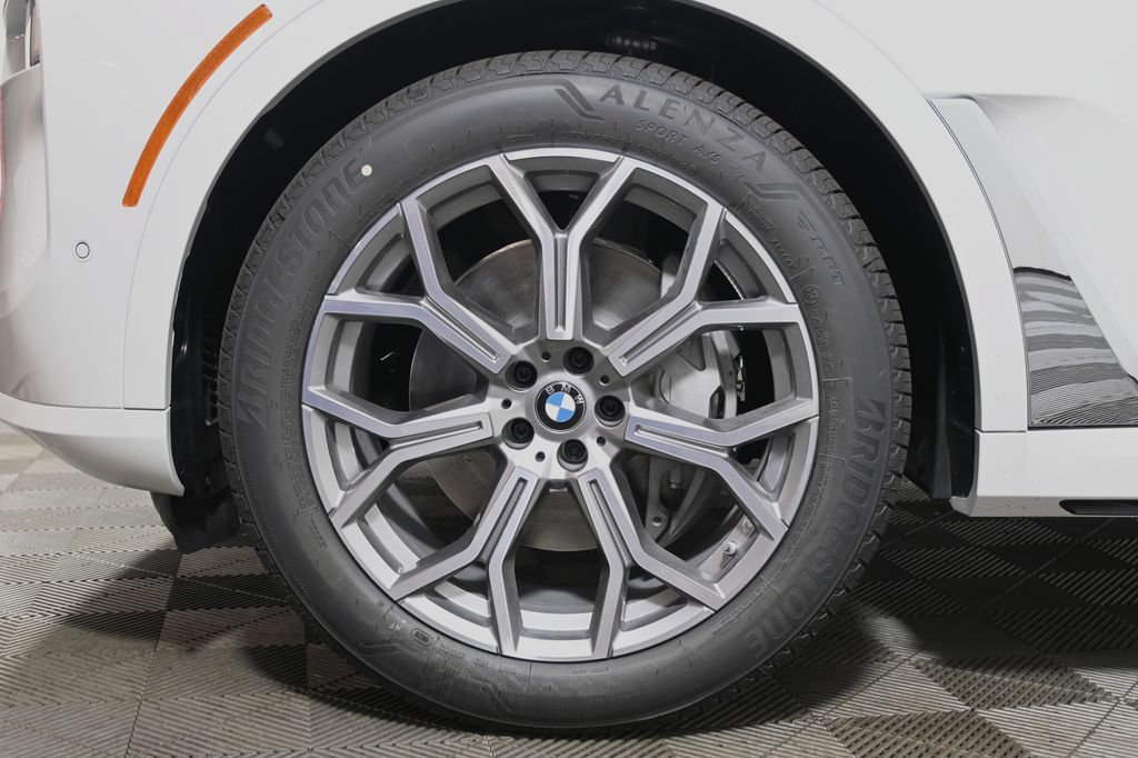 Used 2027 BMW X7 xDrive40i AWD/4WD image 12