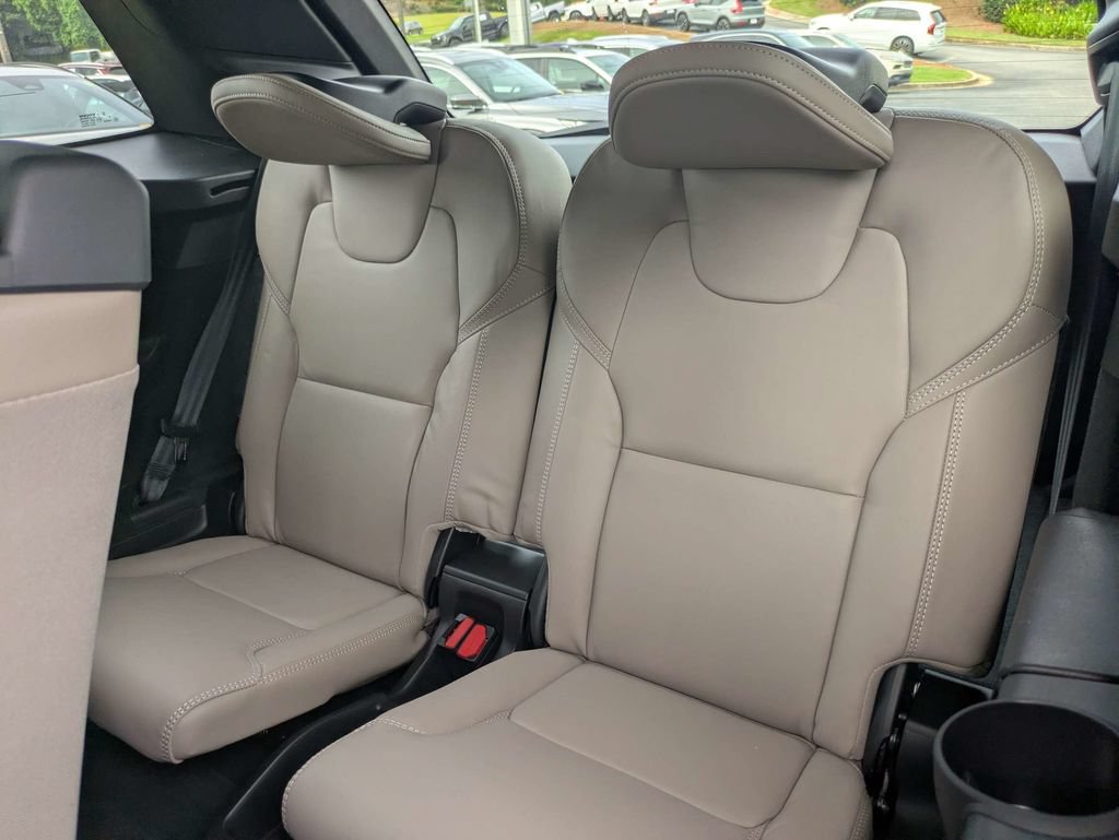 Certified 2026 Volvo XC90 T8 Ultra w/ Protection Package Premier AWD/4WD image 15