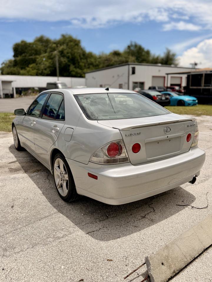 Used 2003 Lexus IS 300 w/ Power & Leather Pkg RWD image 2