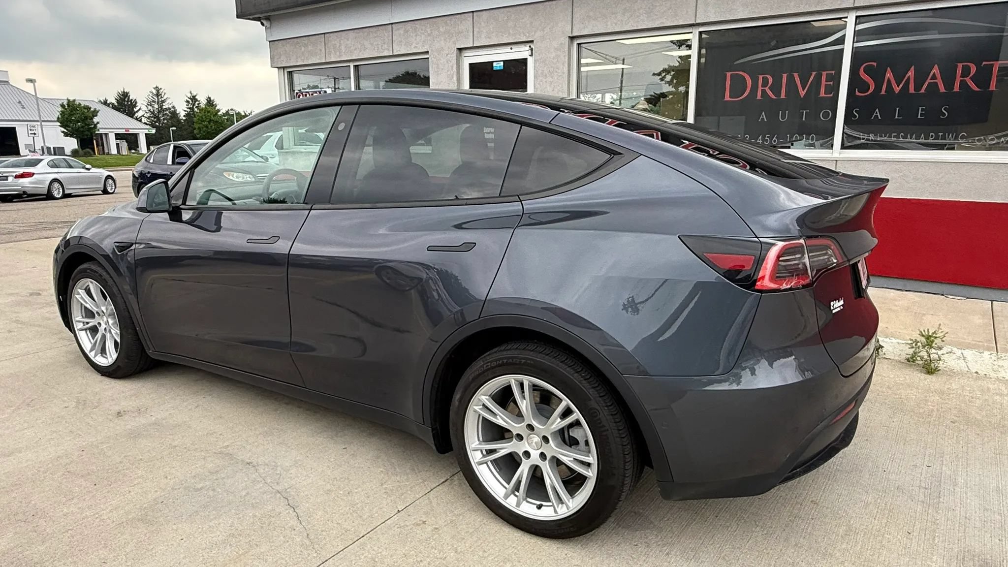Used 2021 Tesla Model Y Long Range AWD/4WD image 4