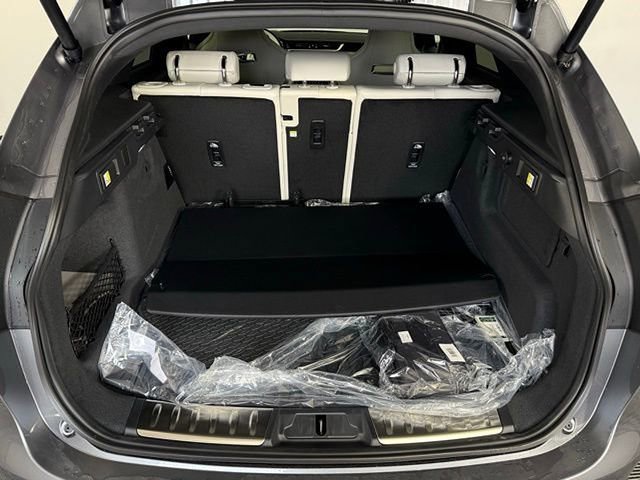 New 2026 Jaguar F-PACE R-Dynamic S image 17