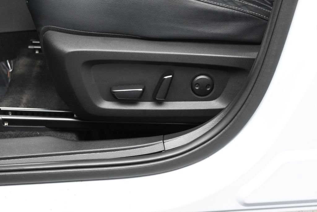 Used 2024 Mitsubishi Outlander SEL FWD image 12