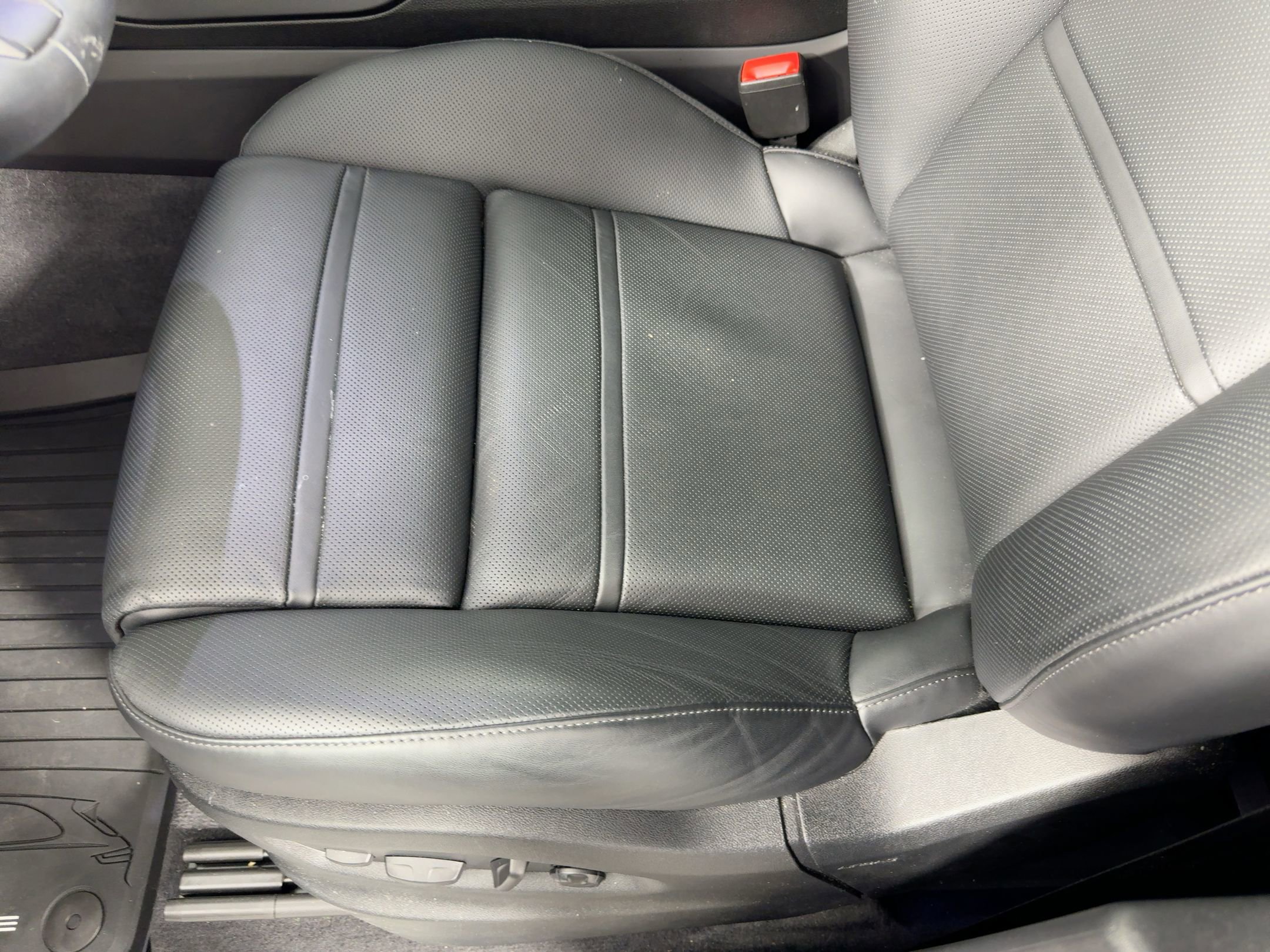 Certified 2025 Porsche Cayenne Coupe image 14