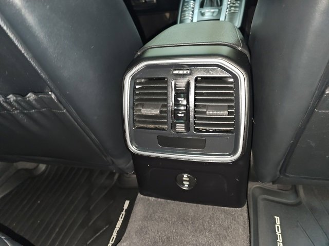 Used 2021 Porsche Macan image 19
