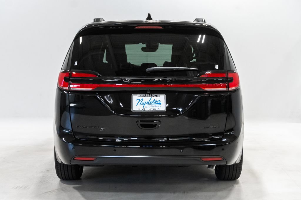 New 2027 Chrysler Pacifica Limited FWD image 31