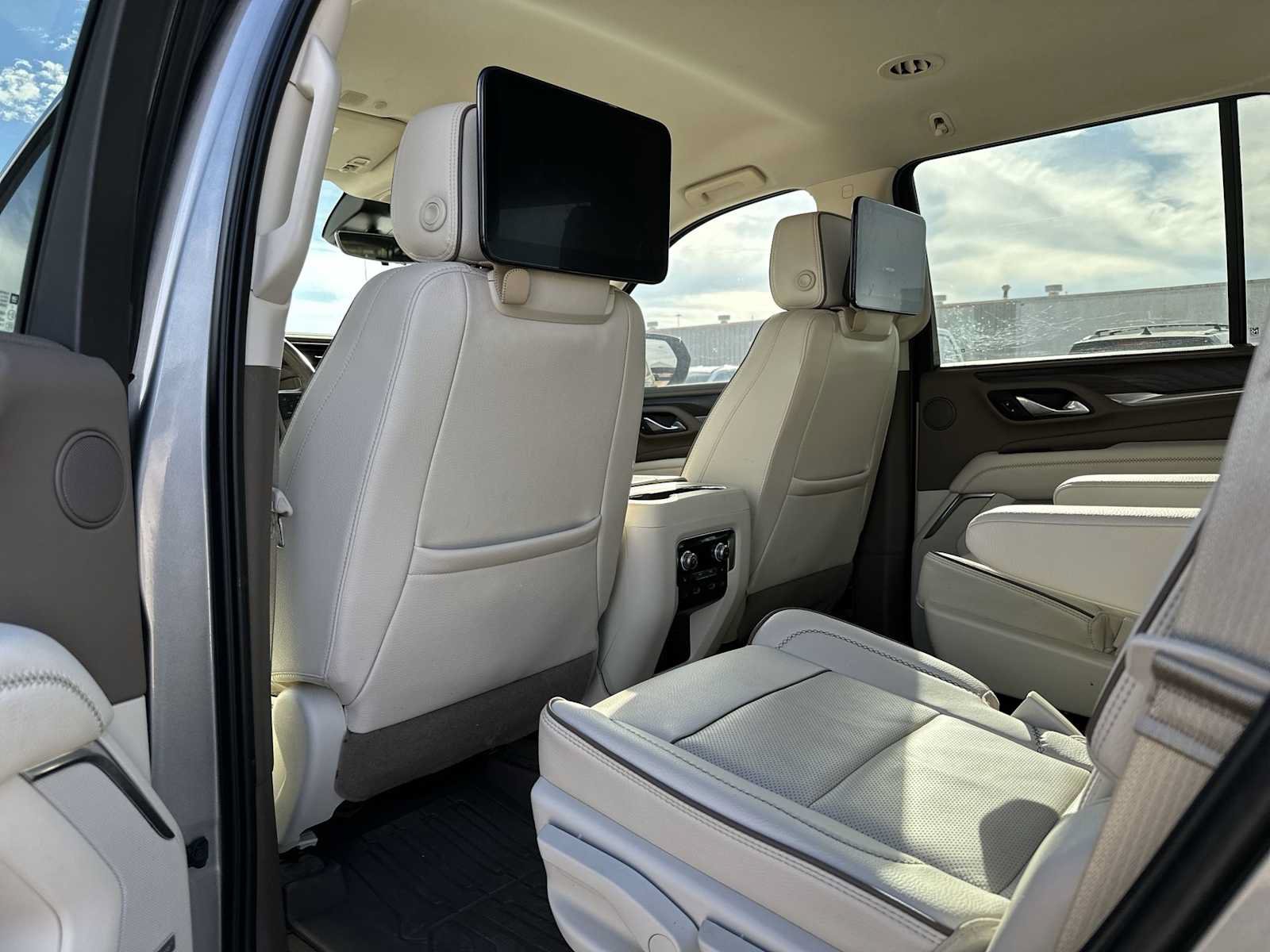 Used 2023 GMC Yukon Denali w/ Advanced Technology Package AWD/4WD image 20