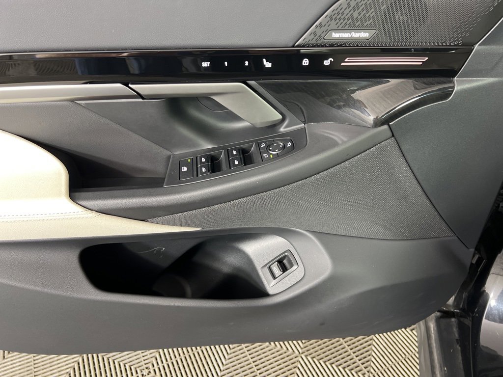 Used 2025 BMW 530i xDrive 530i xDrive w/ Premium Package image 12