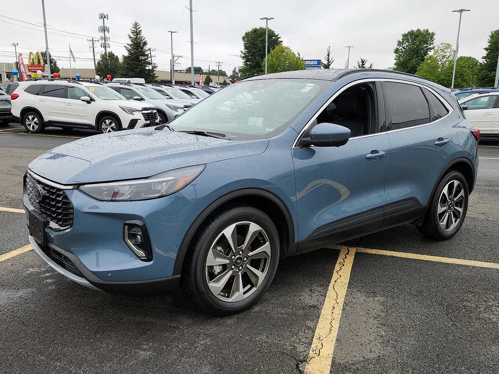 Used 2023 Ford Escape Platinum w/ Premium Technology Package AWD/4WD image 3