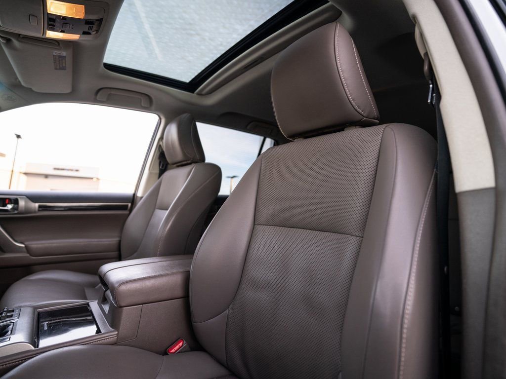 Used 2018 Lexus GX 460 image 6