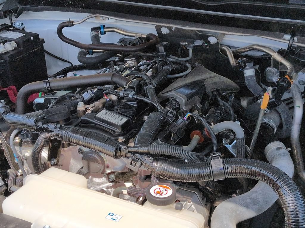 Used 2025 Toyota Tacoma SR5 AWD/4WD image 9