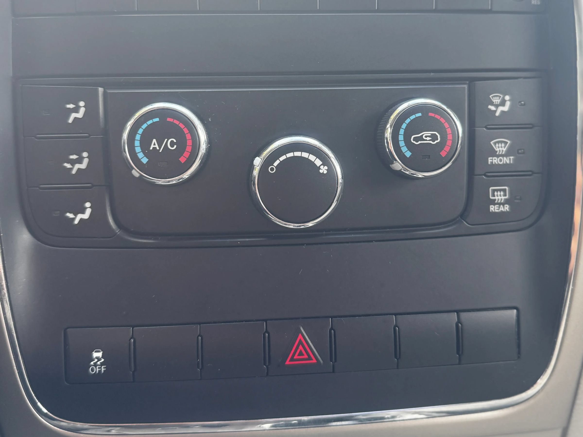 Used 2011 Jeep Grand Cherokee Laredo AWD/4WD image 25