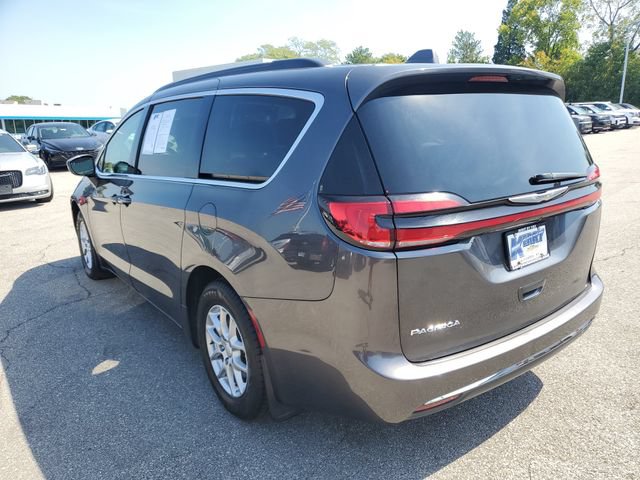 Used 2022 Chrysler Pacifica Touring-L FWD image 3