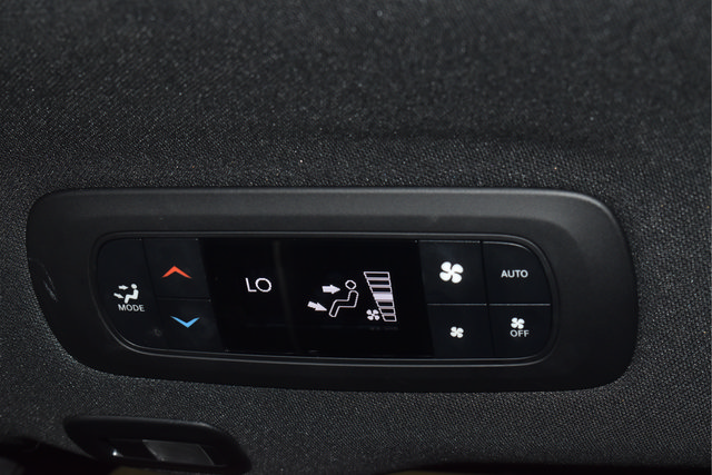Certified 2025 Chrysler Pacifica Limited FWD image 33