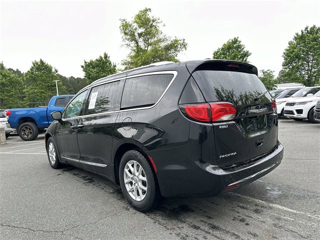 Used 2020 Chrysler Pacifica Touring-L image 3
