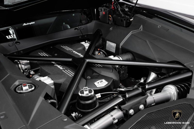 Used 2018 Lamborghini Aventador S image 34