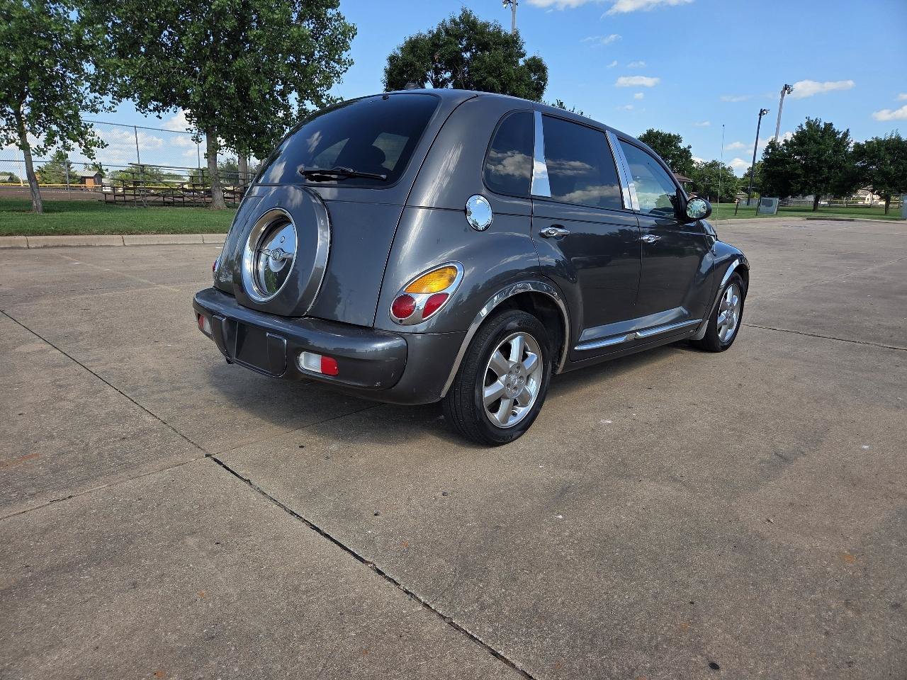 Used 2004 Chrysler PT Cruiser Limited FWD image 27