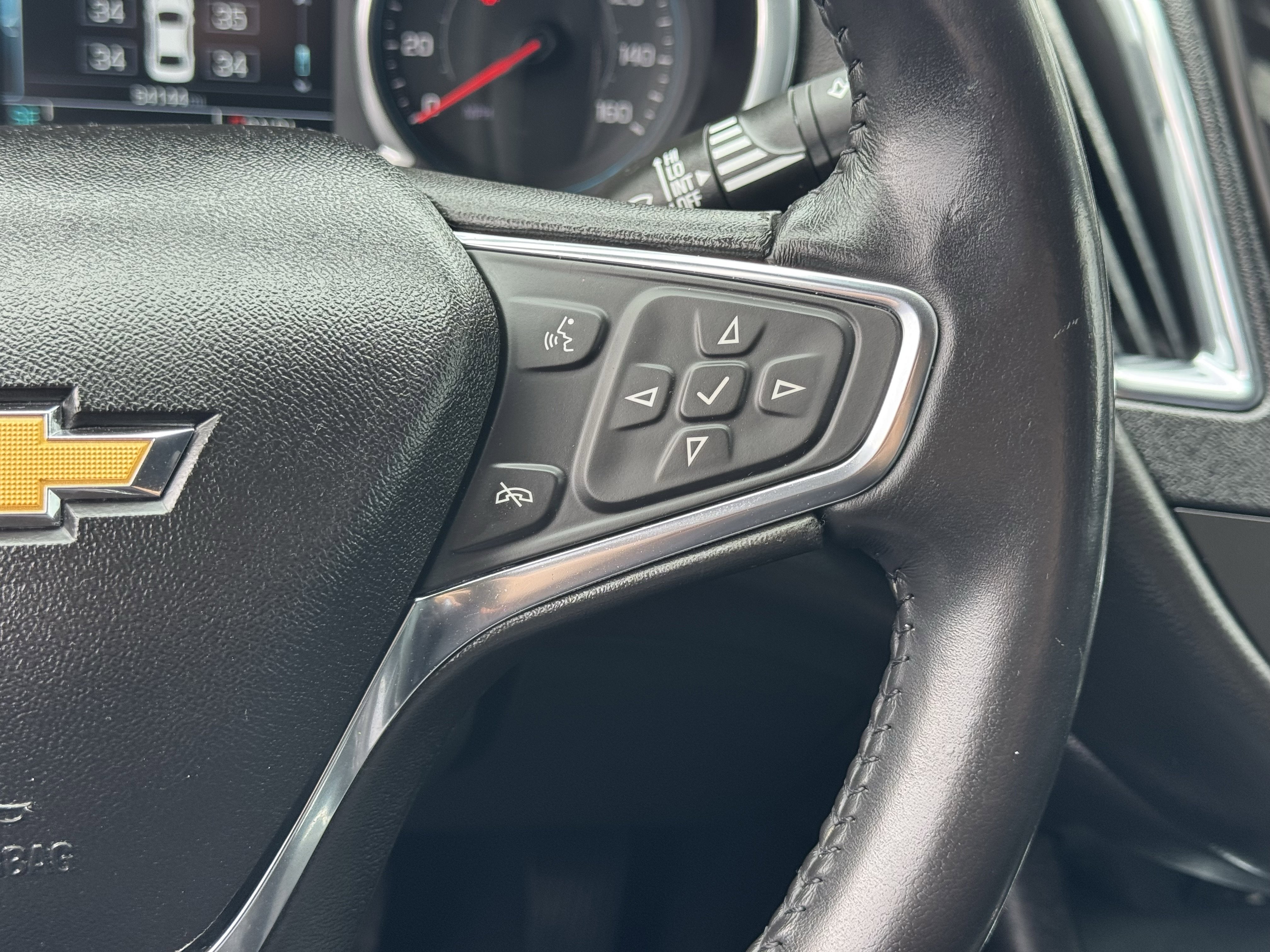 Used 2018 Chevrolet Malibu LT w/ Leather Package FWD image 34