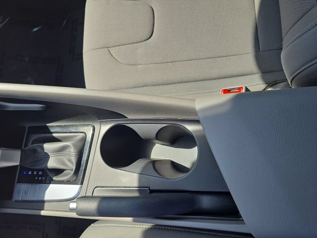 Used 2025 Hyundai Elantra SE FWD image 20