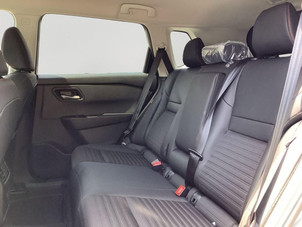 Used 2026 Nissan Rogue SV image 15