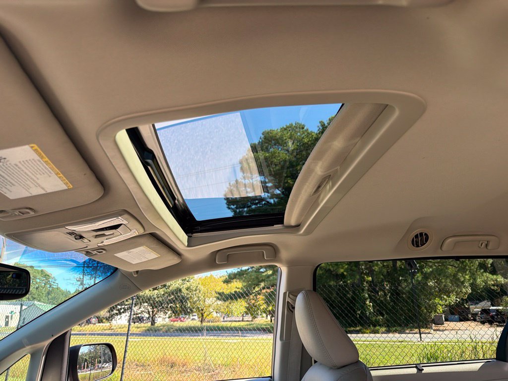 Used 2017 Toyota Sienna XLE FWD image 18