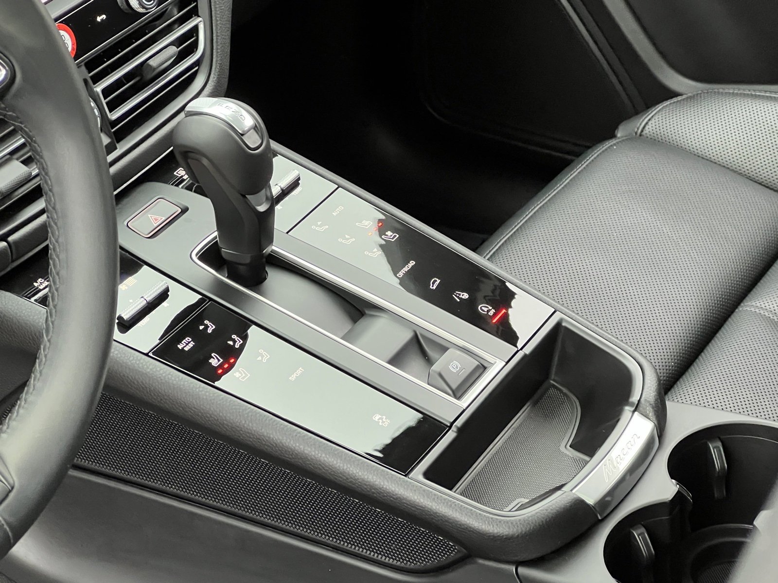 Certified 2025 Porsche Macan image 28