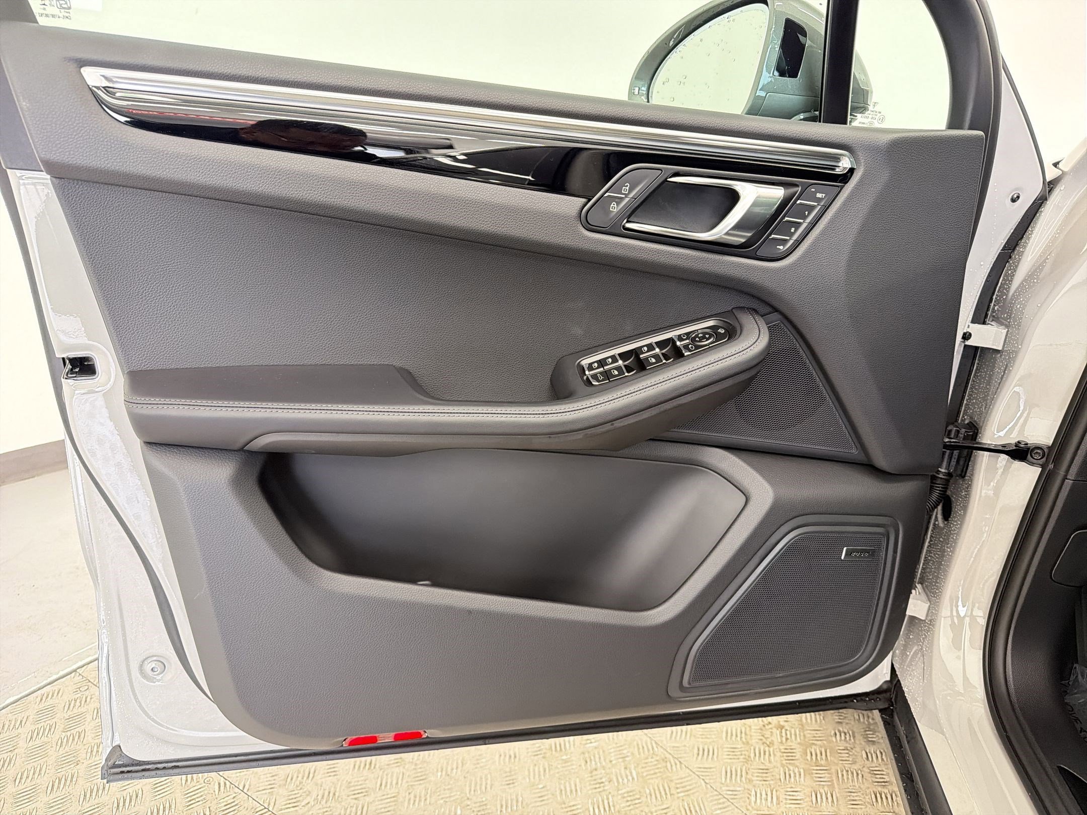 New 2026 Porsche Macan Turbo image 13