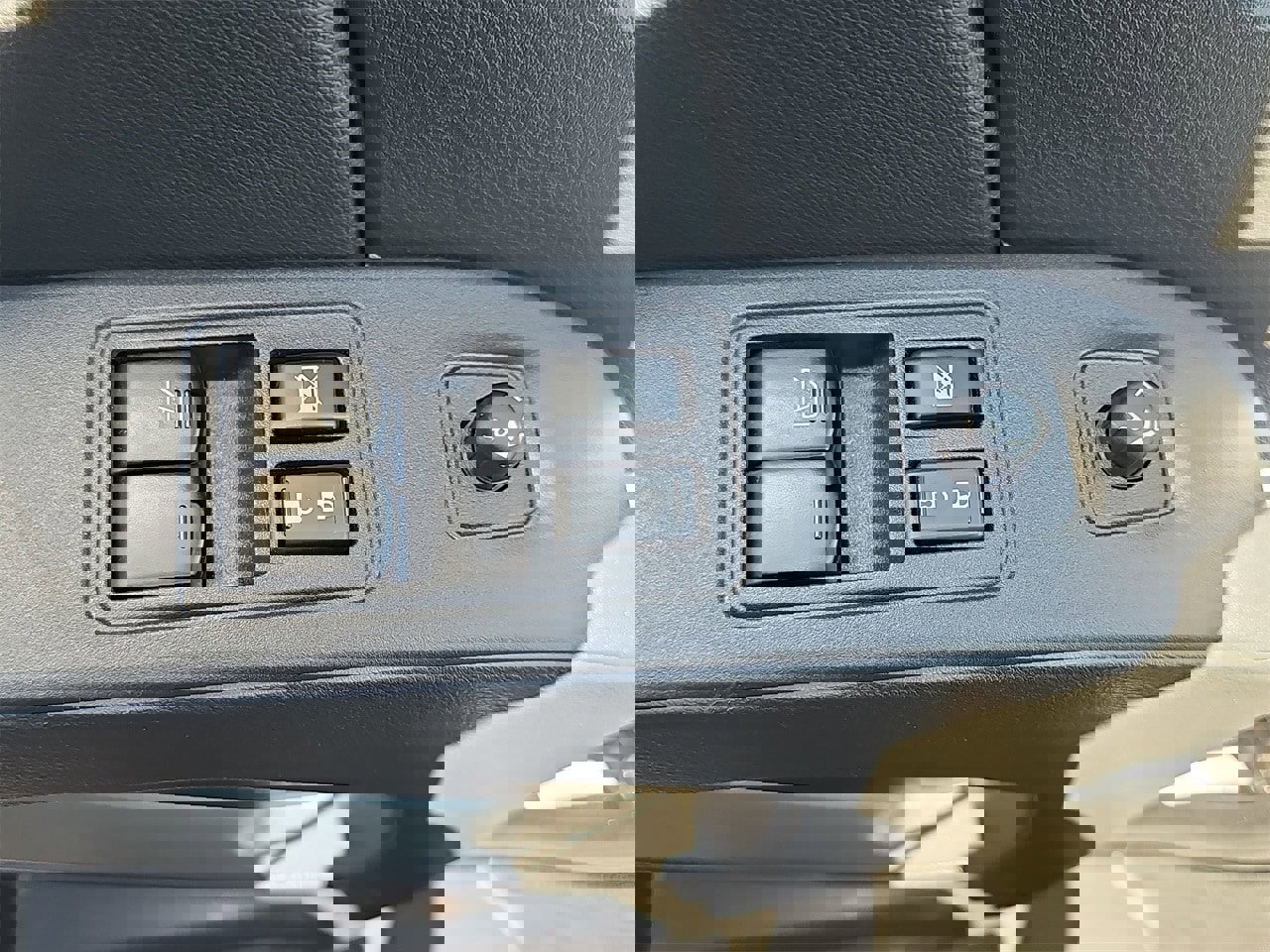 Used 2025 Nissan Frontier SV image 27