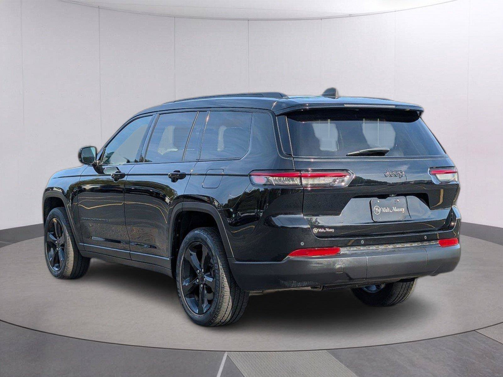 Used 2025 Jeep Grand Cherokee L Altitude RWD image 3