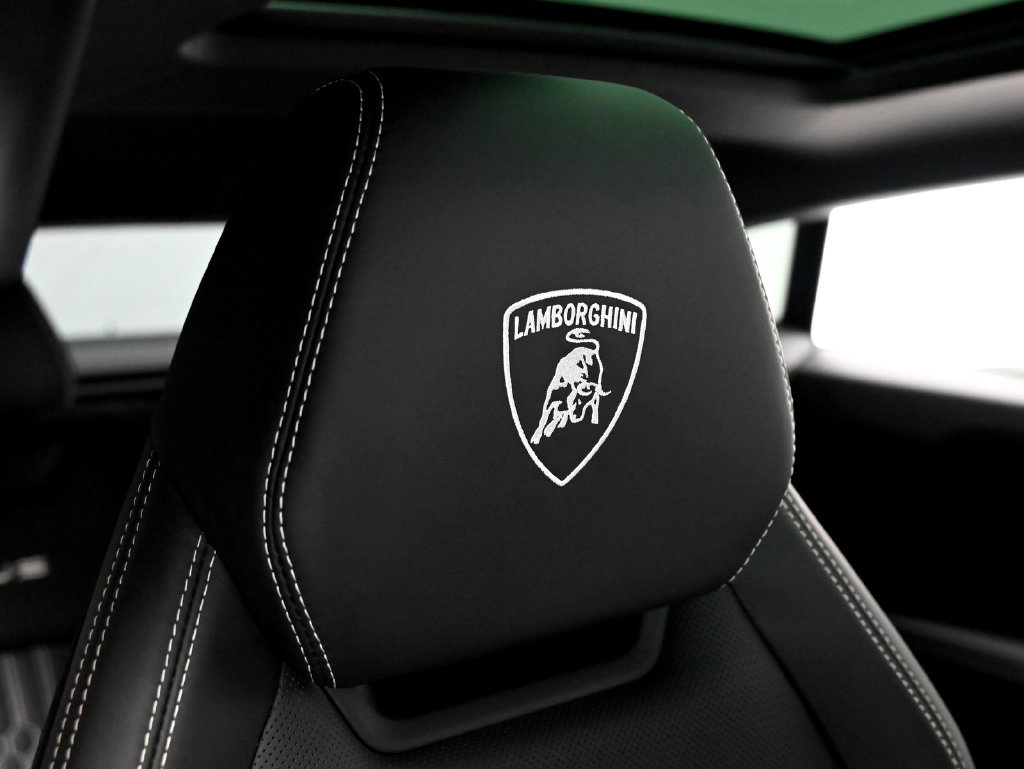 Used 2024 Lamborghini Urus Performante AWD/4WD image 18