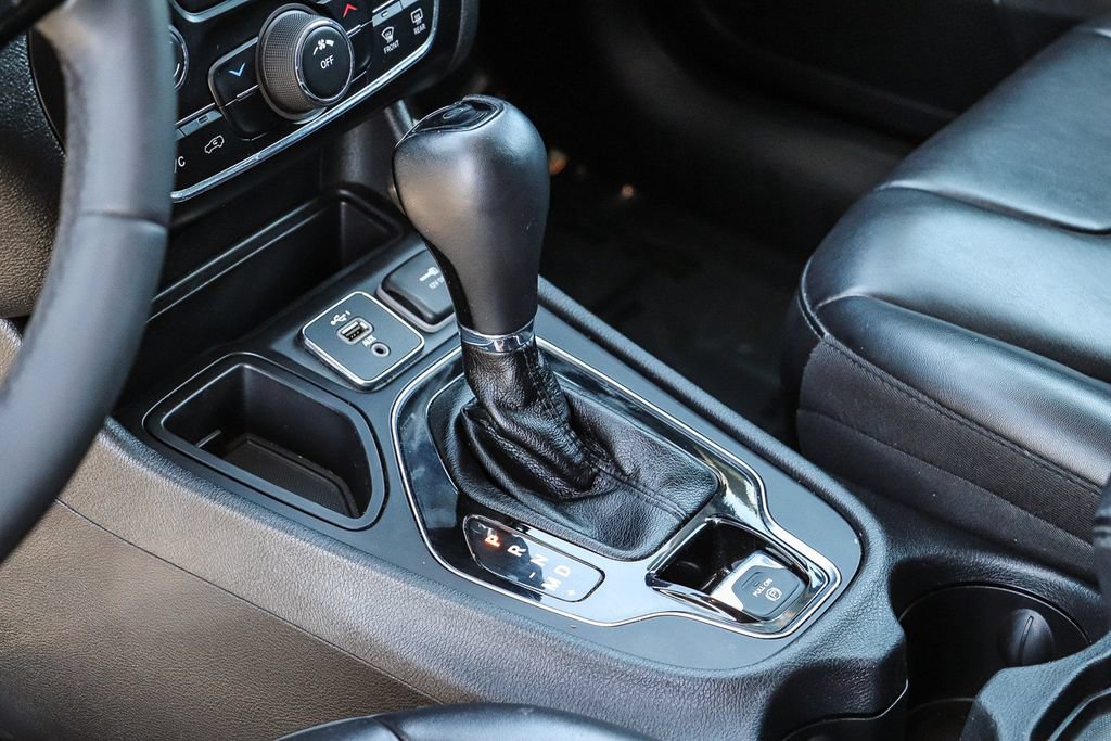 Used 2020 Jeep Cherokee Latitude Plus FWD image 26