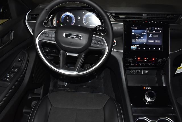 New 2025 Jeep Grand Cherokee Altitude image 13