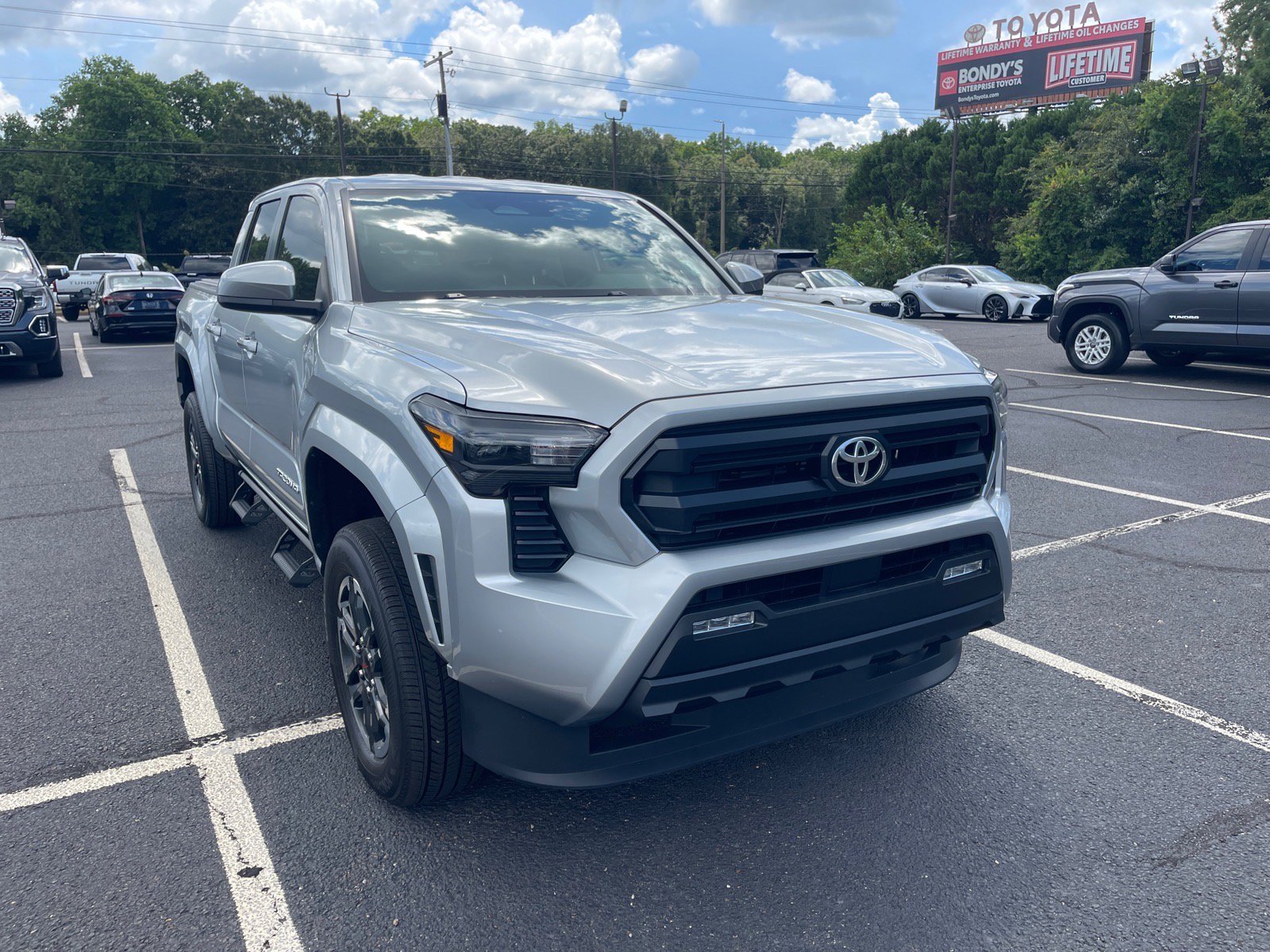 Used 2025 Toyota Tacoma SR5 AWD/4WD image 1