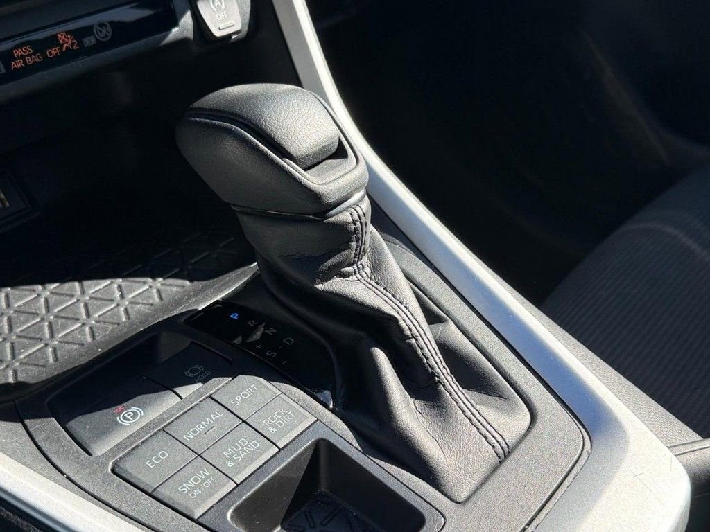 Used 2024 Toyota RAV4 LE image 21