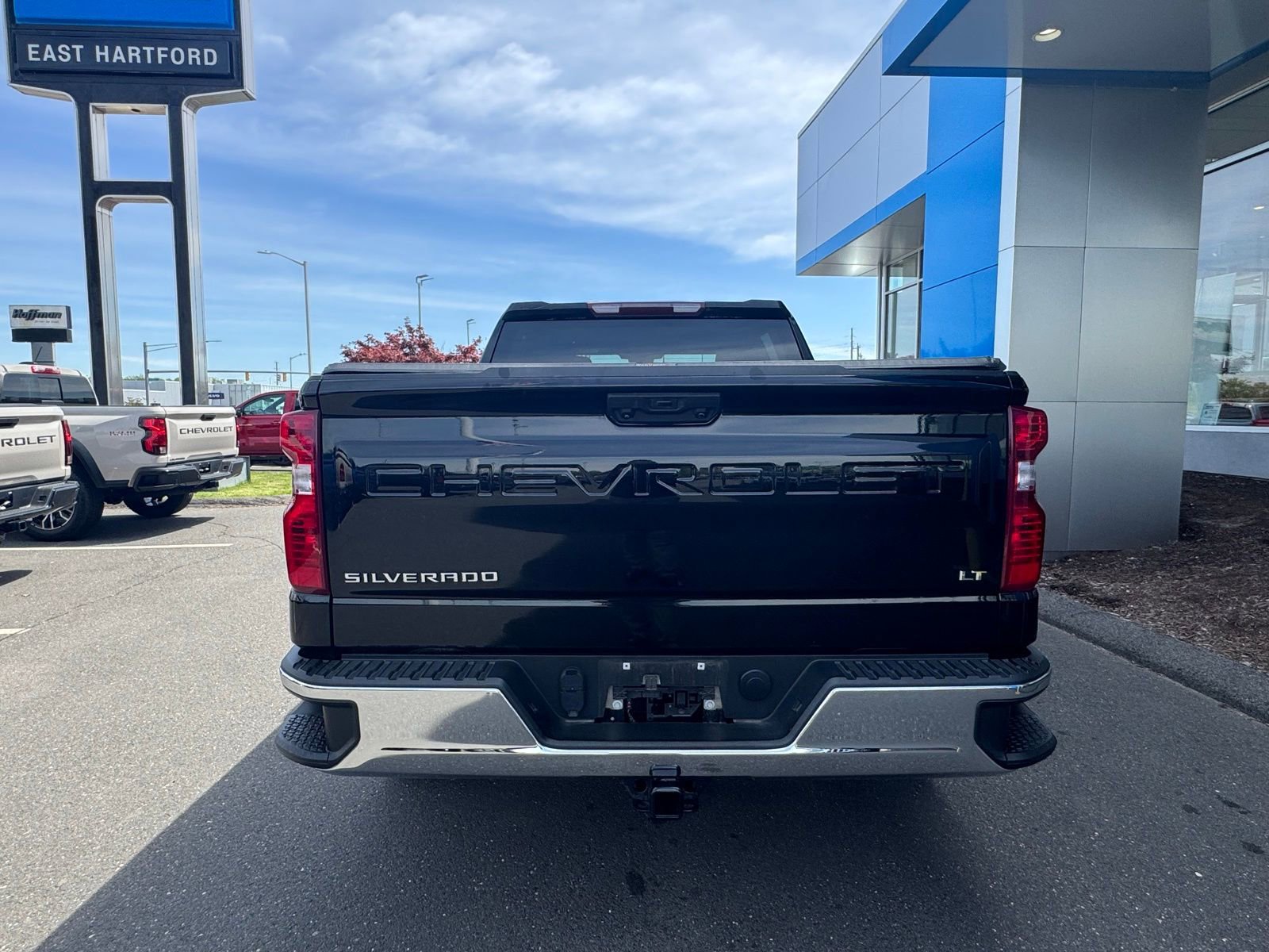 Used 2023 Chevrolet Silverado 1500 LT AWD/4WD image 5