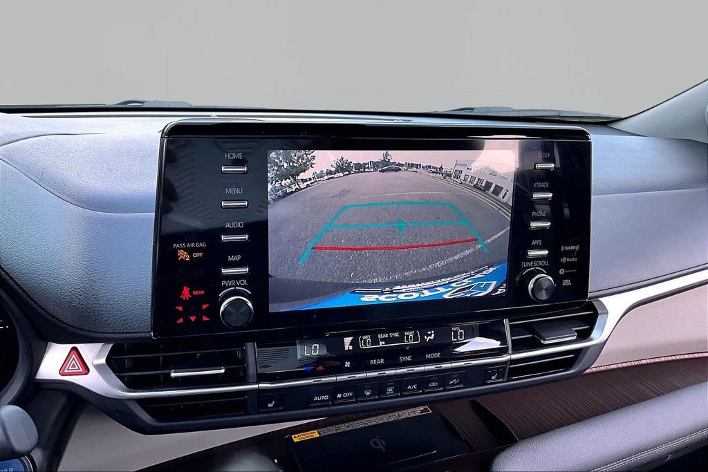 Used 2024 Toyota Sienna XLE w/ XLE Plus Package FWD image 13