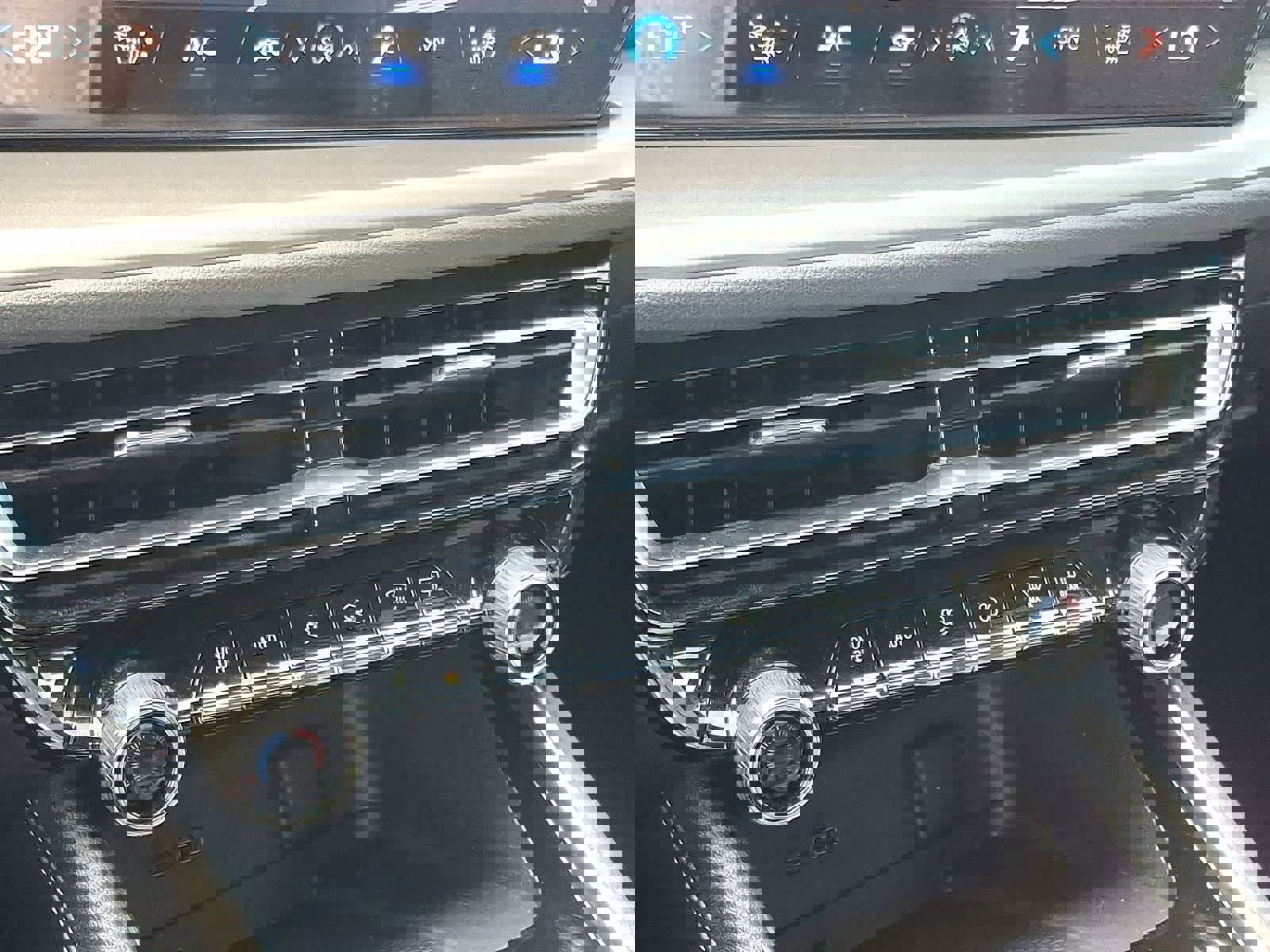 Used 2025 Chevrolet Traverse LT w/ Enhanced Driving Package image 24