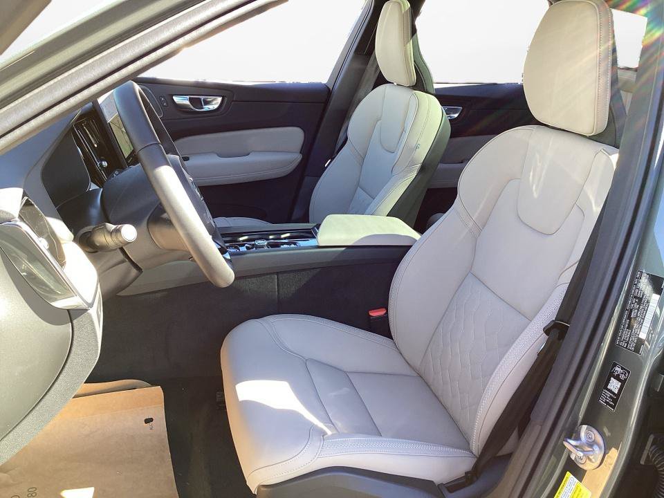 New 2027 Volvo XC60 B5 Plus AWD/4WD image 9