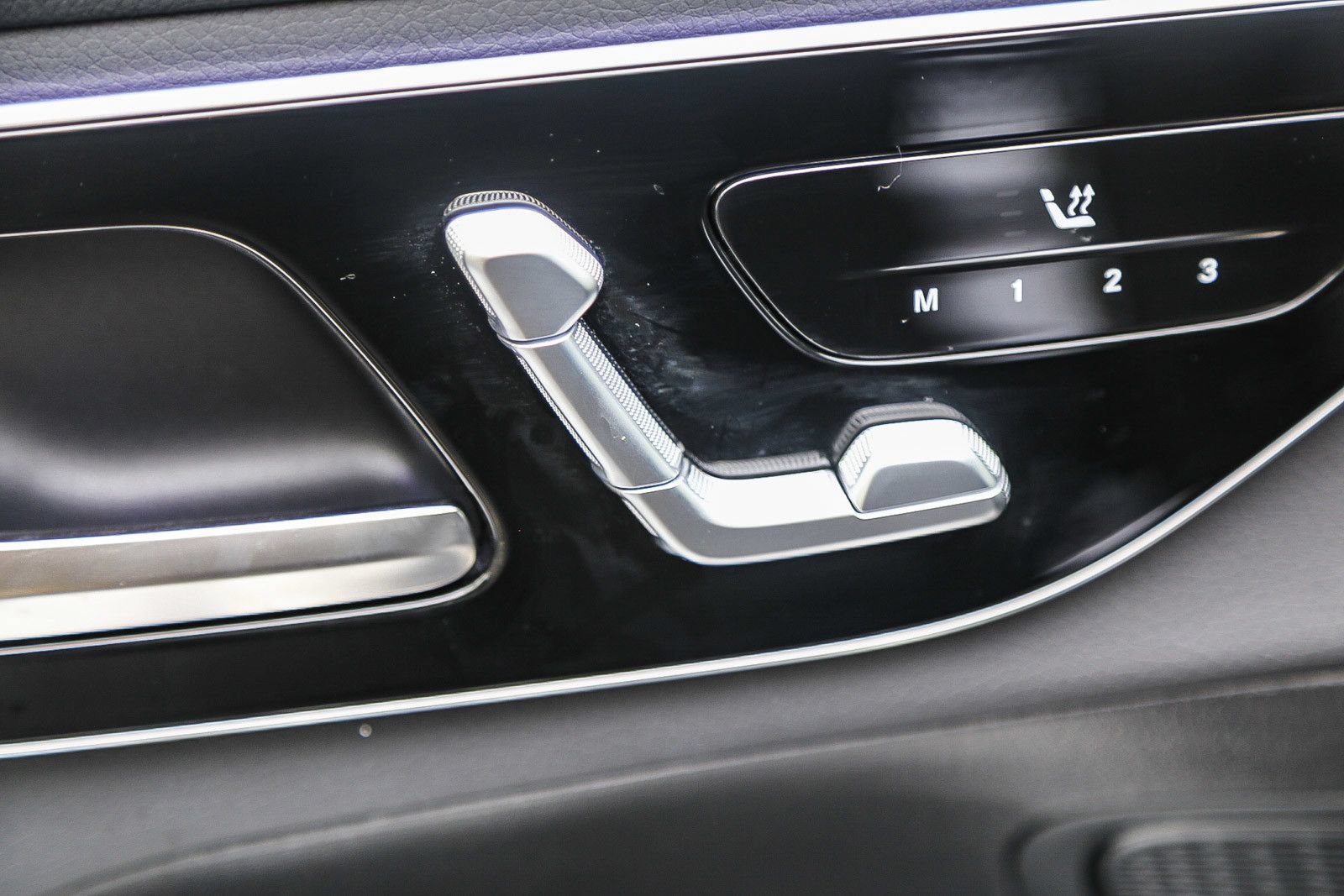 Used 2025 Mercedes-Benz GLC 350e 4MATIC image 19