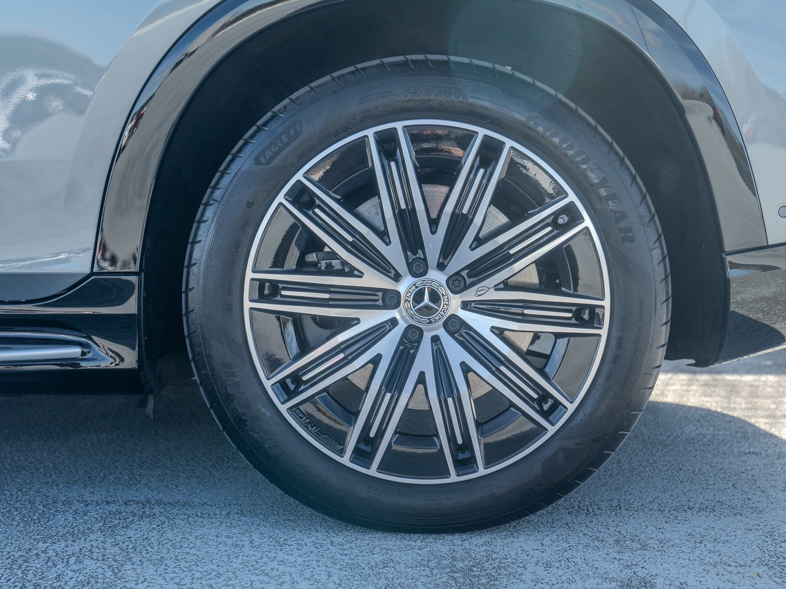 Used 2025 Mercedes-Benz EQS 580 4MATIC SUV image 14