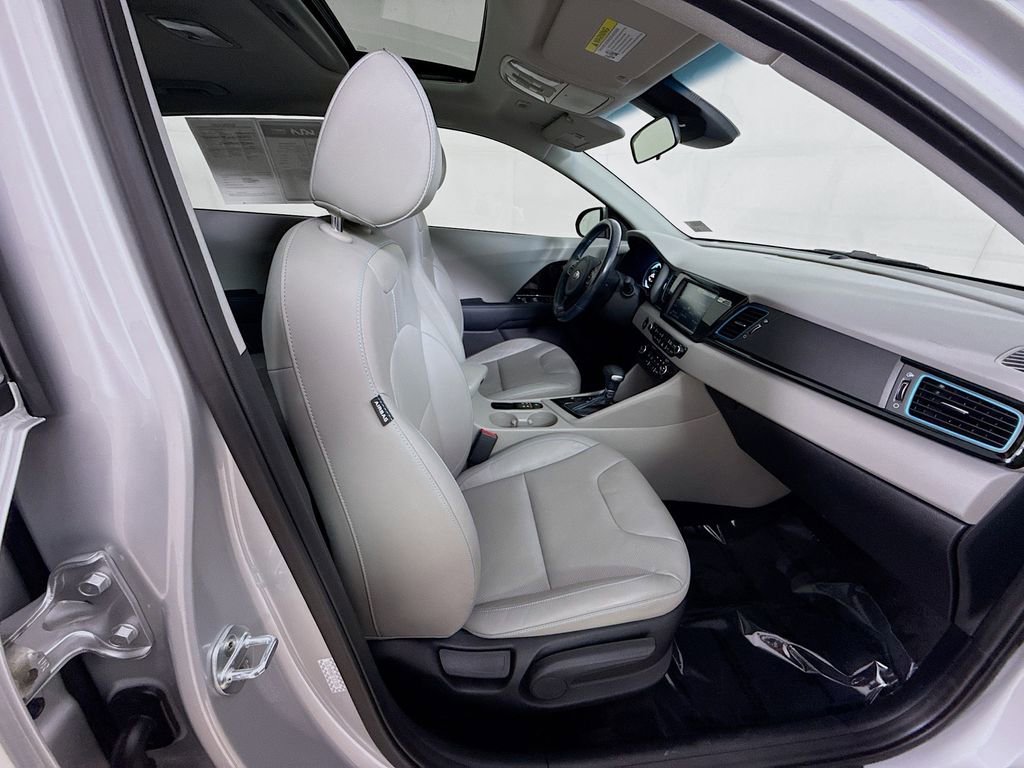 Used 2017 Kia Niro Touring w/ Advanced Technology Package FWD image 35