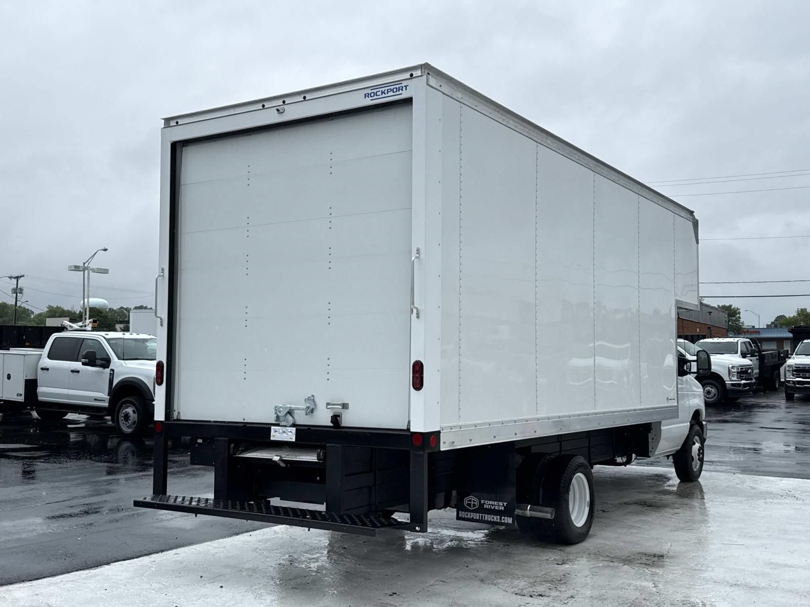 New 2027 Ford E-450 and Econoline 450 Super Duty w/ Power Equipment Group RWD image 3