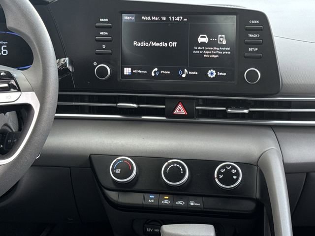 Used 2025 Hyundai Elantra SE image 14