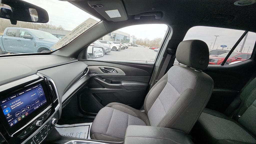 Used 2023 Chevrolet Traverse LT image 11