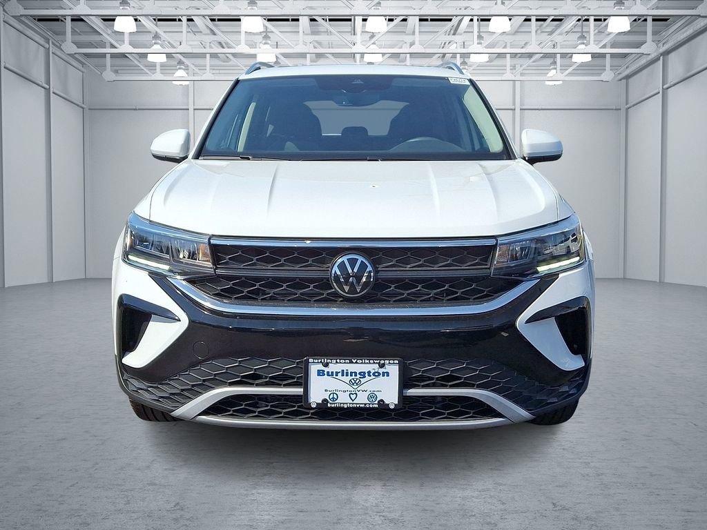 Certified 2023 Volkswagen Taos SE w/ Panoramic Sunroof Package AWD/4WD image 2