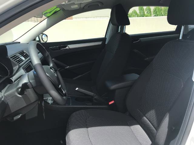 Used 2016 Volkswagen Passat 1.8T S image 4