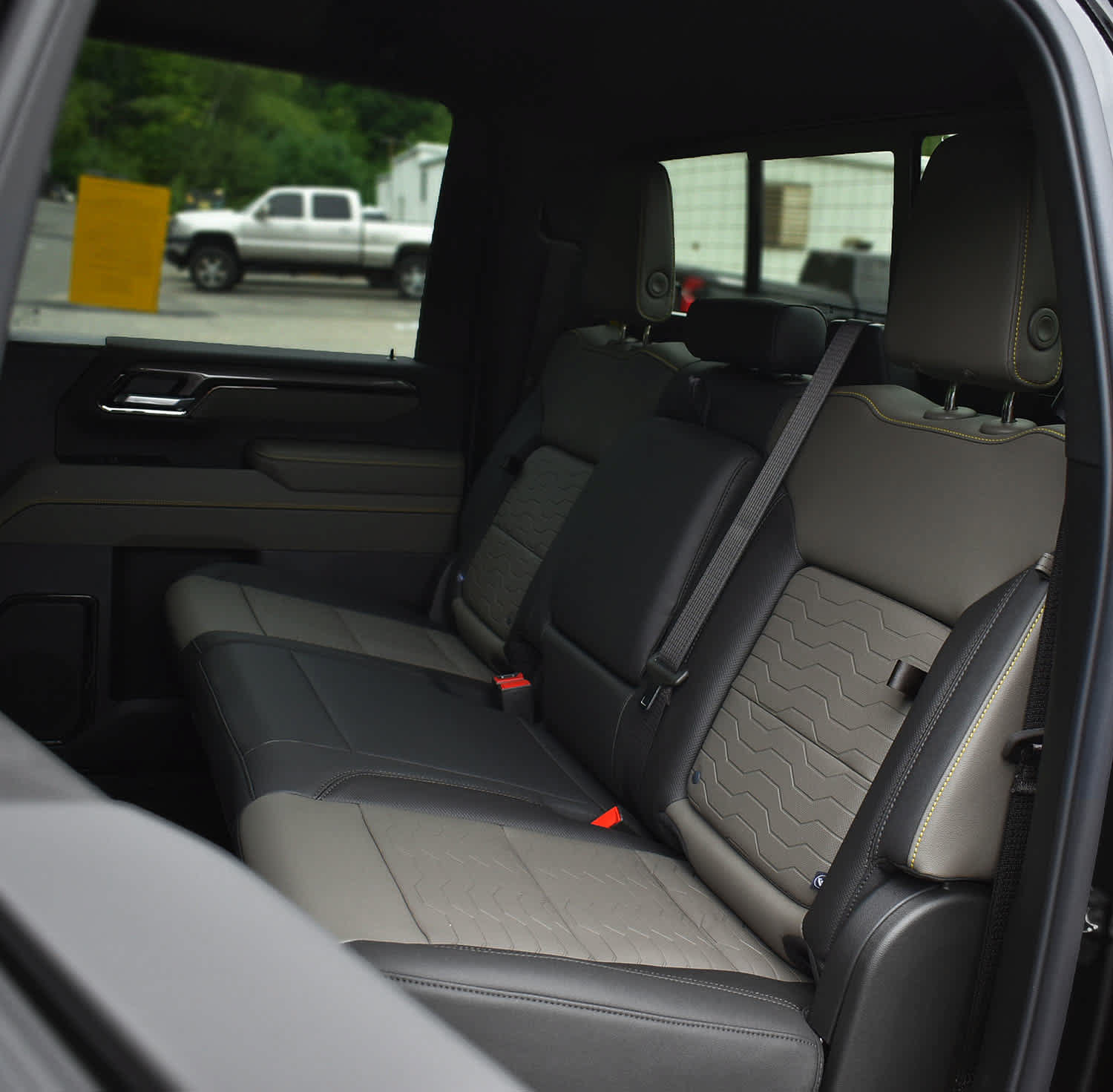 New 2026 Chevrolet Silverado 2500 ZR2 w/ LPO, Dark Essentials Package AWD/4WD image 12