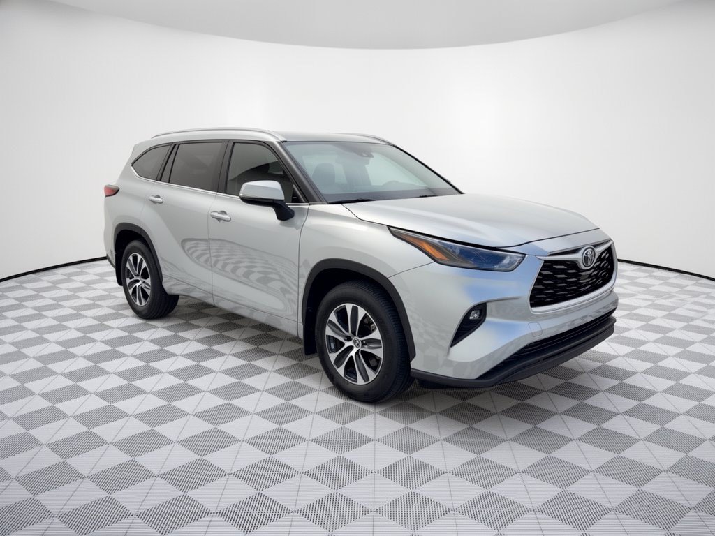 Used 2023 Toyota Highlander XLE FWD image 7