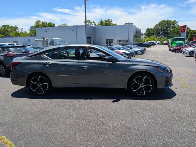 Certified 2023 Nissan Altima 2.5 SR w/ SR Premium Package FWD image 2