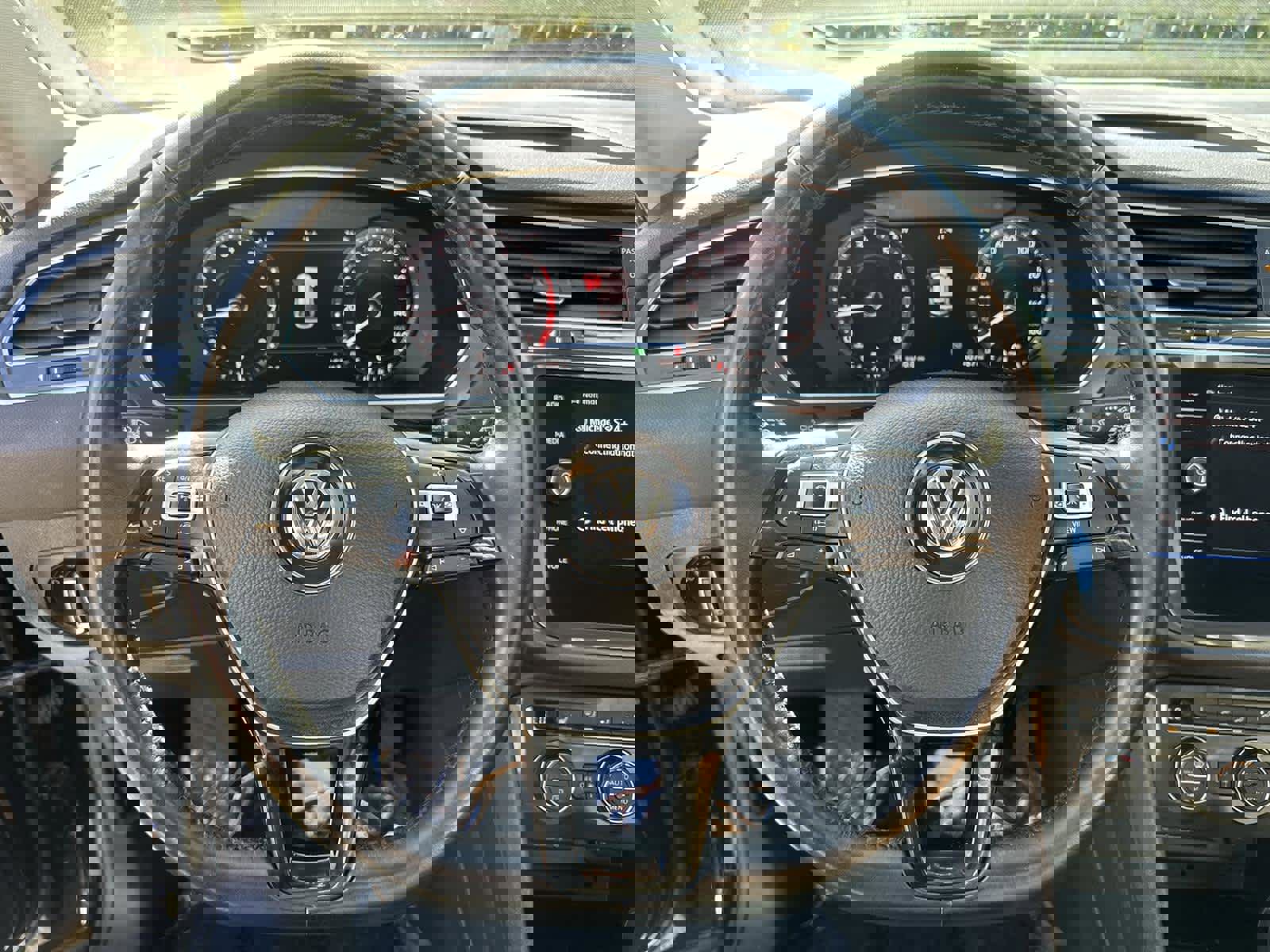 Used 2019 Volkswagen Tiguan SEL image 15